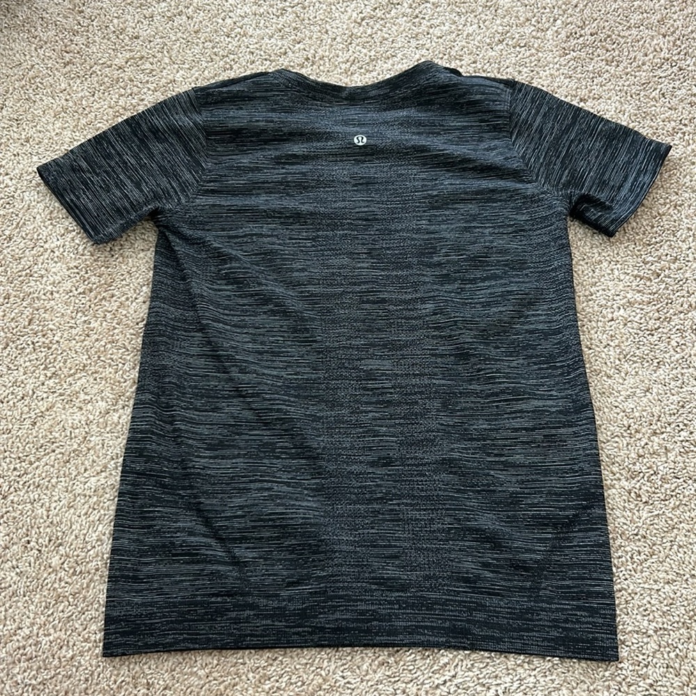 Lululemon Swiftly Tech Relaxed Fit Tee Size 4 Bla… - image 2